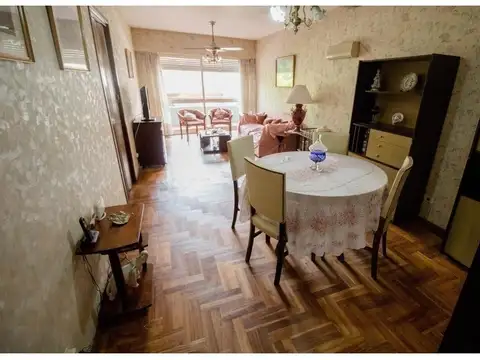 COCHERA (Espacio Guardacoches) - 4 DORMITORIOS. BALCON. LAVADERO