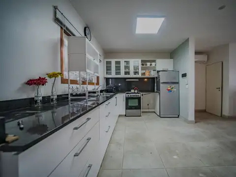 CASA EN VENTA 4 AMBIENTES CON JARDIN  EN DEL VISO
