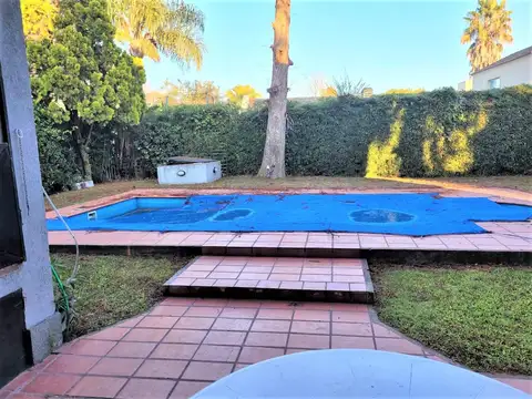 Casa 6 ambientes con 2 baños