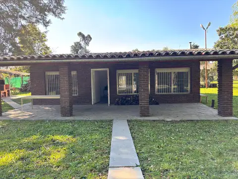 NOE. Casa de 4 ambientes con piscina en venta en barrio Parque Sakura, Exaltacion de la Cruz