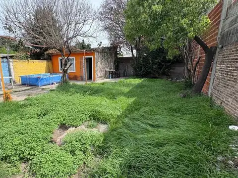 CASA EN VENTA 5 AMB EN SOLANO MAS MONOAMBIENTE