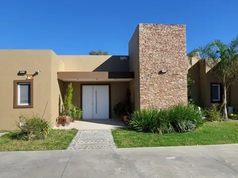 VENTA CASA 4 AMBIENTES LA VICTORIA POLO COUNTRY CLUB