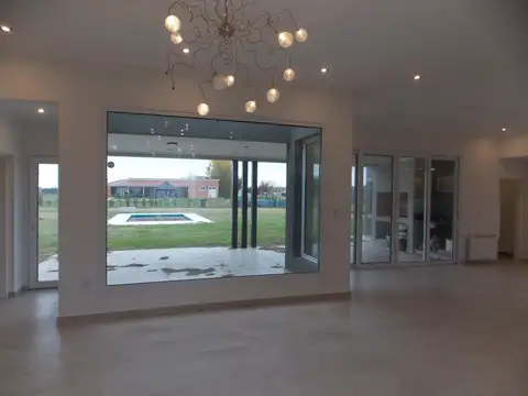 Casa 4 ambientes con 3 baños