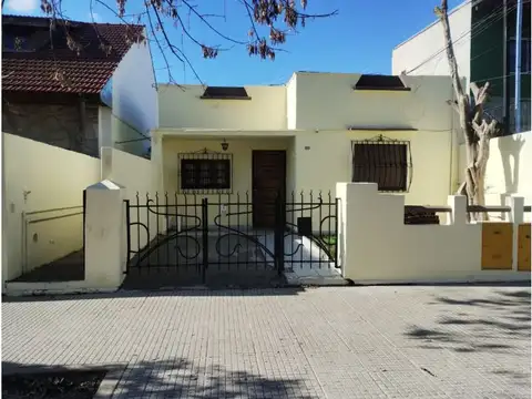 CASA EN LOTE PROPIO CON TRES VIVIENDAS - VILLA LUGANO - CAPITAL FEDERAL , Piedra Buena 5500 - V...