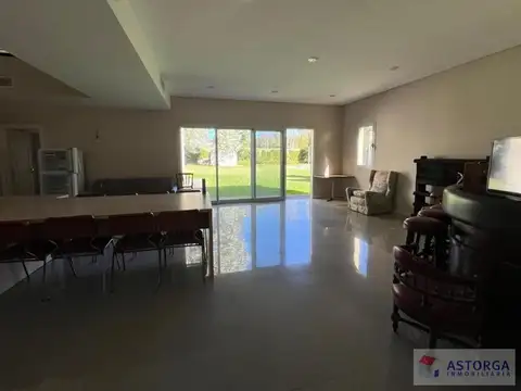 Casa 4 ambientes con 3 baños