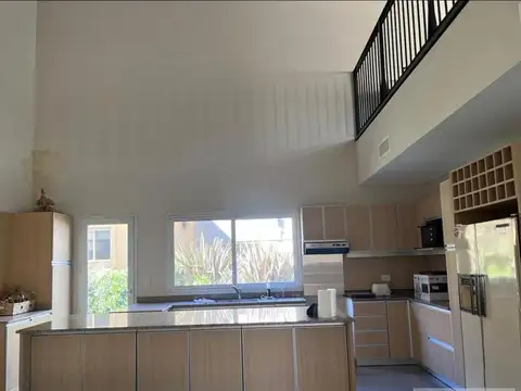 Casa en Venta con 5 cocheras