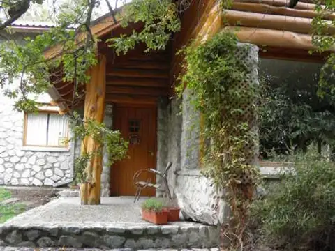 Casa con Vista al Cerro Bayo en Lomas del Correntoso