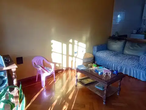 Depto Tipo Casa 5 ambientes con 2 baños