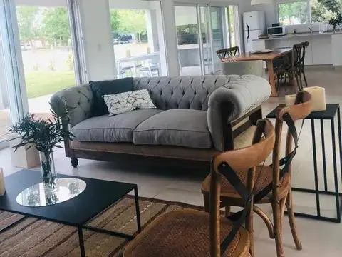 Casa en Alquiler al Oeste