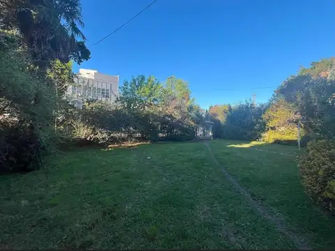 Casa en venta - 5 Dormitorios 3 Baños - City Bell