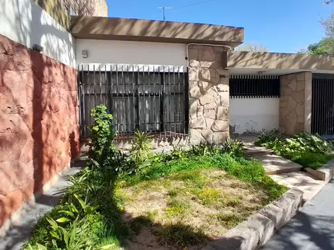 Venta casa benegas godoy cruz 3 dormitorios