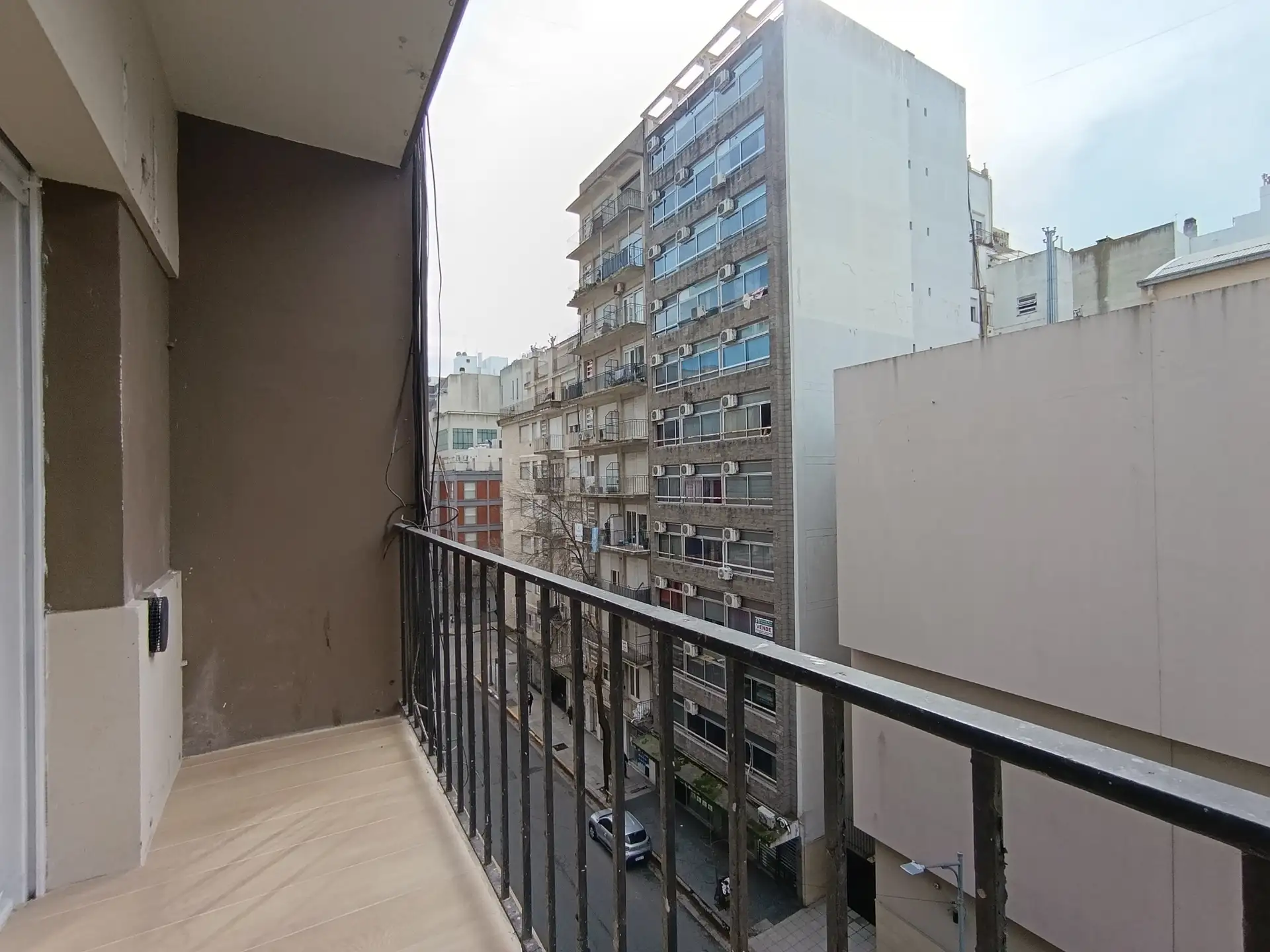 Venta 3 ambientes a la calle - Plaza Colon