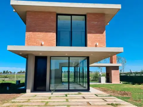 Casa 4 Ambientes En Venta En Lares De Canning