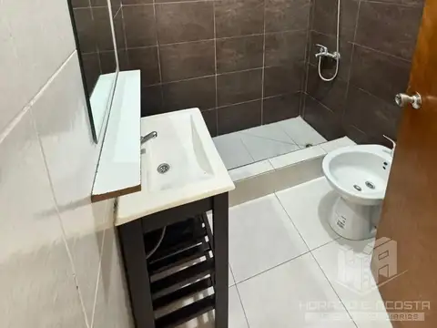 Depto Tipo Casa en Alquiler con 1 cocheras