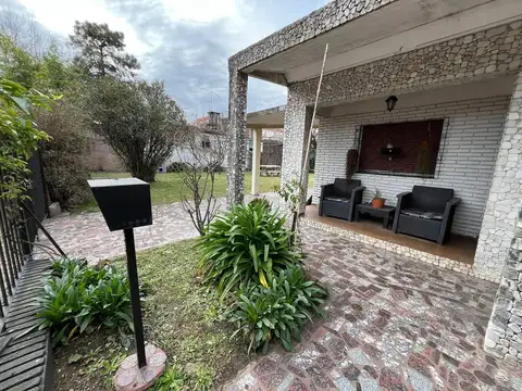 Casa 7 ambientes con 1 baño