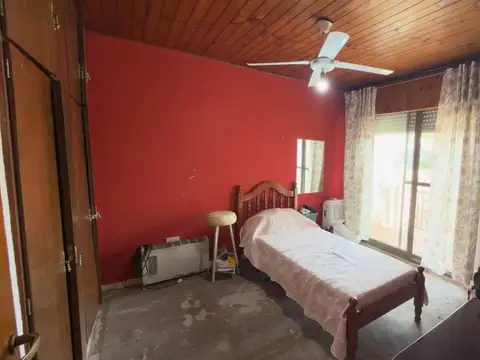 Casa 6 ambientes con 2 baños