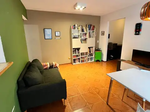 Muy Buen Departamento en venta en Flores.