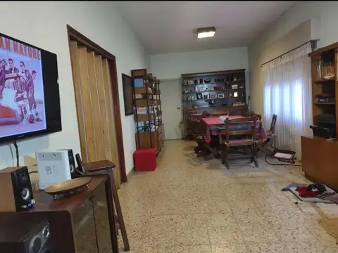 Casas en venta - 4 Dormitorios 3 Baños - 300Mts2 - Temperley