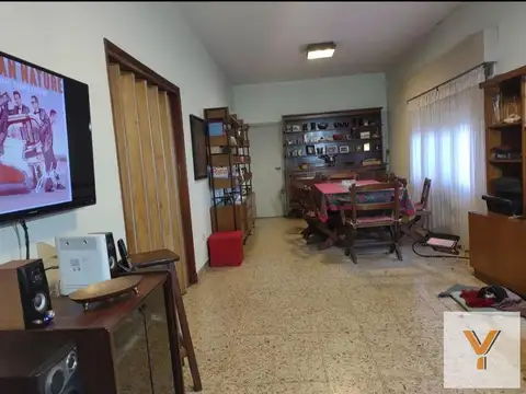 Casas en venta - 4 Dormitorios 3 Baños - 300Mts2 - Temperley