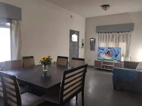 Casas en venta - 4 Dormitorios 3 Baños - 300Mts2 - Temperley