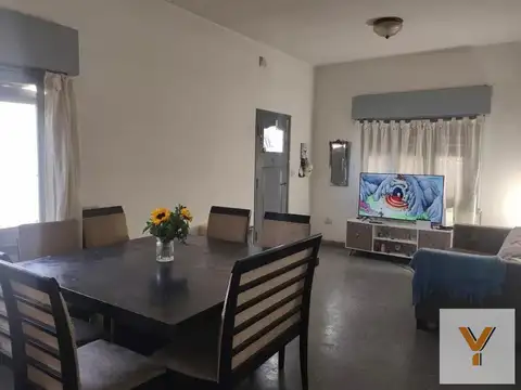 Casas en venta - 4 Dormitorios 3 Baños - 300Mts2 - Temperley