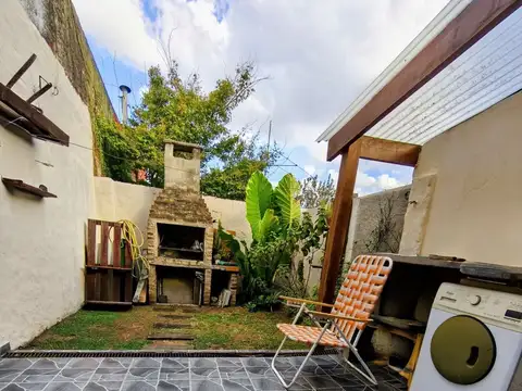 Duplex de tres ambientes cochera y patio en Venta en Villa Ballester/Chilavert excelente estado