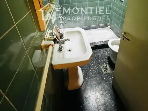 Casa Chalet  en Venta en Hurlingham, G.B.A. Zona Oeste, Argentina