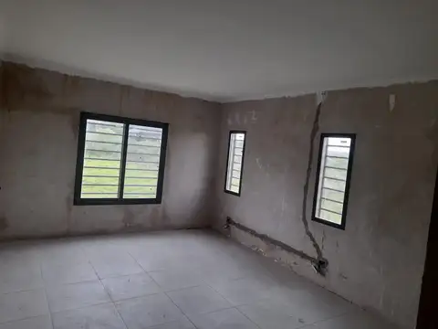 VENTA CASA 4 AMBIENTES CON PISCINA - BARRIO EL MOLINO BLANCO EXALTACION DE LA CRUZ