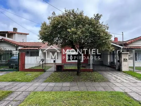 Casa Chalet  en Venta en Ciudad Jardin, Tres de Febrero, G.B.A. Zona Oeste