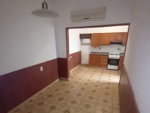 Casa 5 ambientes con 1 baño