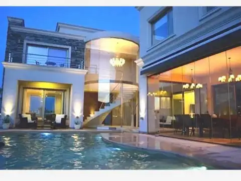 Casa 5 ambientes con 6 baños