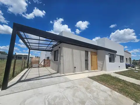 Hermosa Casa En Venta 5 Amb En Santa Elisa, Pdl