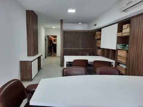 Oficina en Alquiler en Recoleta, USD 1.900