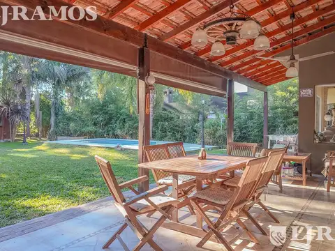 Casa en Venta con 4 cocheras