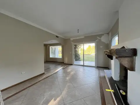 Casa 5 ambientes con 2 baños