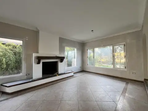 Casa en Alquiler con 1 cochera
