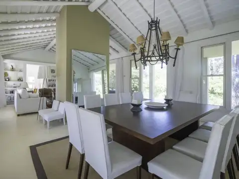 Casa en venta de 5 dormitorios en Laguna Blanca