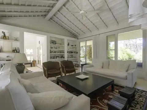 Casa en venta de 5 dormitorios en Laguna Blanca