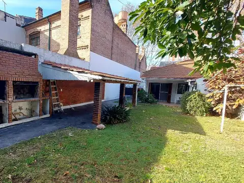 Casa con Gran Lote y Renta Activa – Ex Ubicación a 1/C de Av. Maipú.