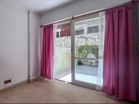 Venta Departamento 1 ambiente con patio . Zona Centro