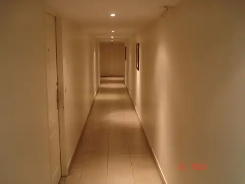 EXCELENTE DEPARTAMENTO 2 AMBIENTES CON BALCON. PILETA Y GIMNASIO. OPORTUNIDAD