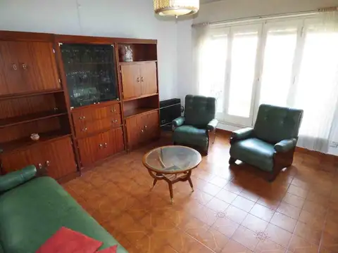 Casa 3 ambientes en venta F.Varela jardín y garage