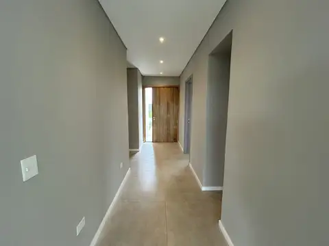 Casa 4 ambientes con 4 baños