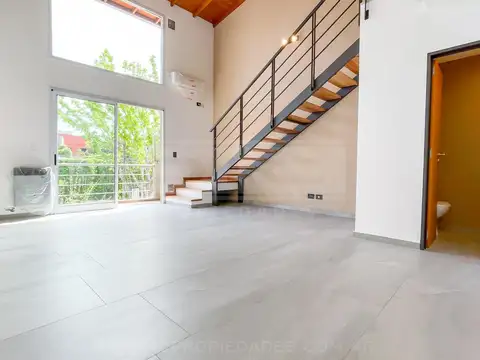 Pringles  al 4200, entre Carlos Tejedor y Alvear