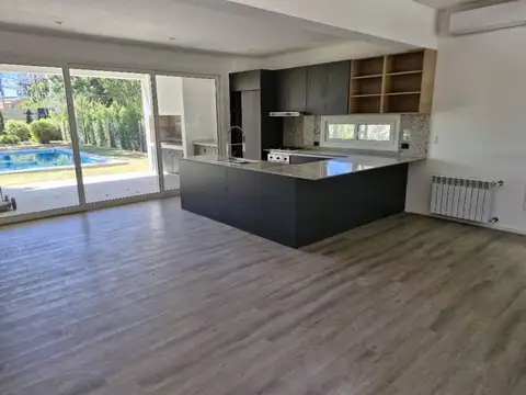 Casa en venta 4 ambientes 