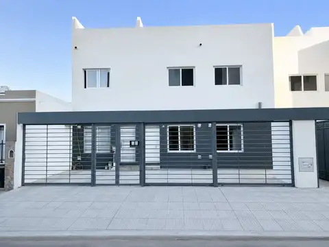 EXCELENTE TRIPLEX A ESTRENAR CON COCHERA Y PATIO. ESCUCHA OF