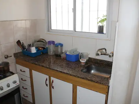 Casa 4 ambientes con 1 baño