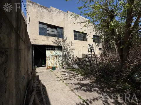 Venta galpón en Villa Dominico
