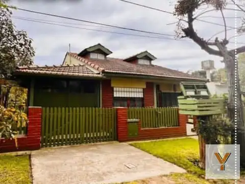 Casa en venta - 5 Dormitorios 3 Baños 2 Cocheras - 403Mts2 - Mar del Tuyú