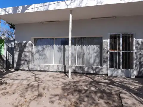 Venta Casa en Manfredi con Local comercial 